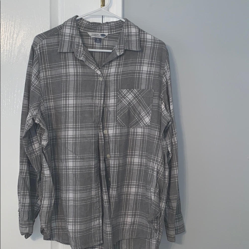 Long sleeve grey plaid shirt